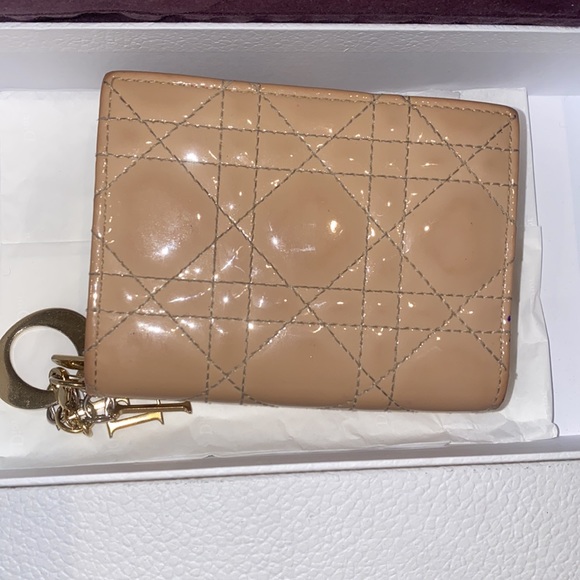 Christian Dior Lady Dior Patent cannage leather eden wallet. - Picture 8 of 13